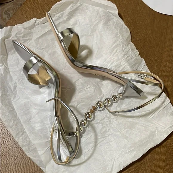 Badgley Mischka Silver Sculptural Heels - Picture 4 of 11